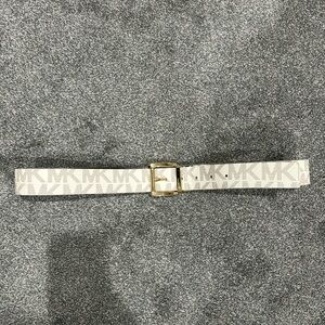 Michael Kors cream belt